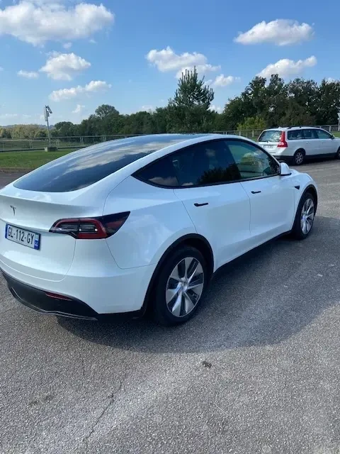 Tesla Model Y Long Range RWD - изображение 3