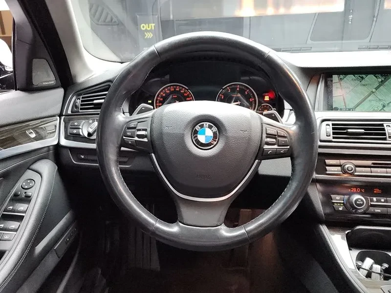 BMW 520, снимка 13 - Автомобили и джипове - 54591182