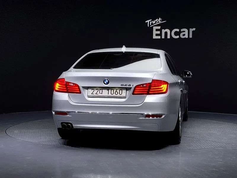 BMW 520, снимка 4 - Автомобили и джипове - 54591182