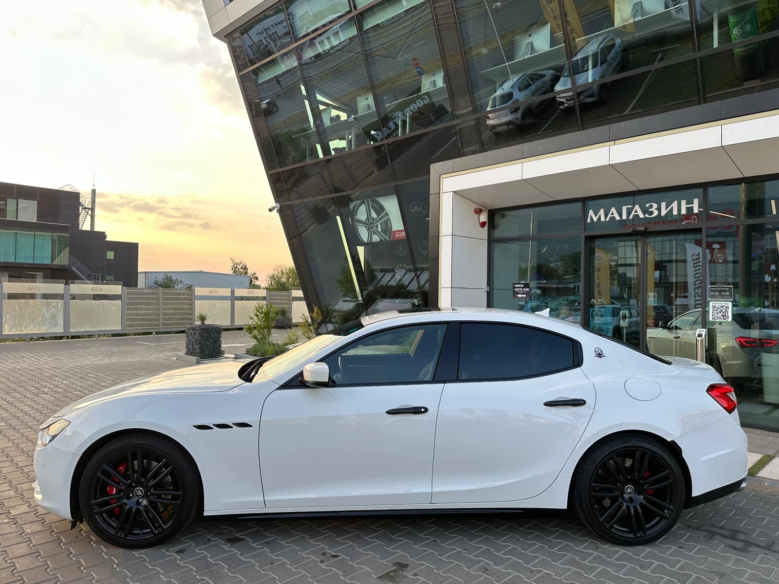 Maserati Ghibli SQ4* 3.0* V6* Bi-Turbo* 85 000km* Carbon* Keyless  - изображение 4
