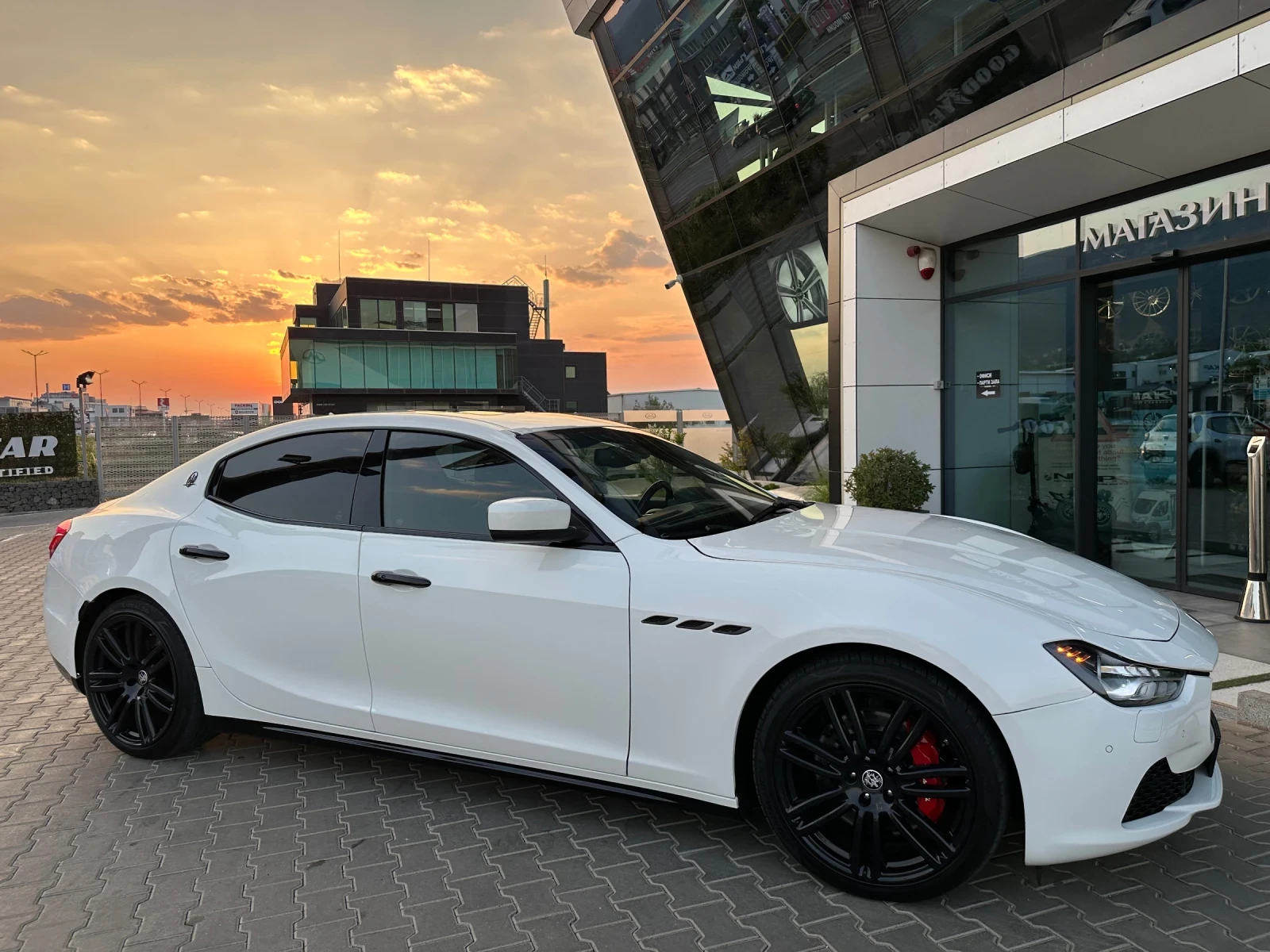 Maserati Ghibli SQ4* 3.0* V6* Bi-Turbo* 85 000km* Carbon* Keyless  - изображение 5