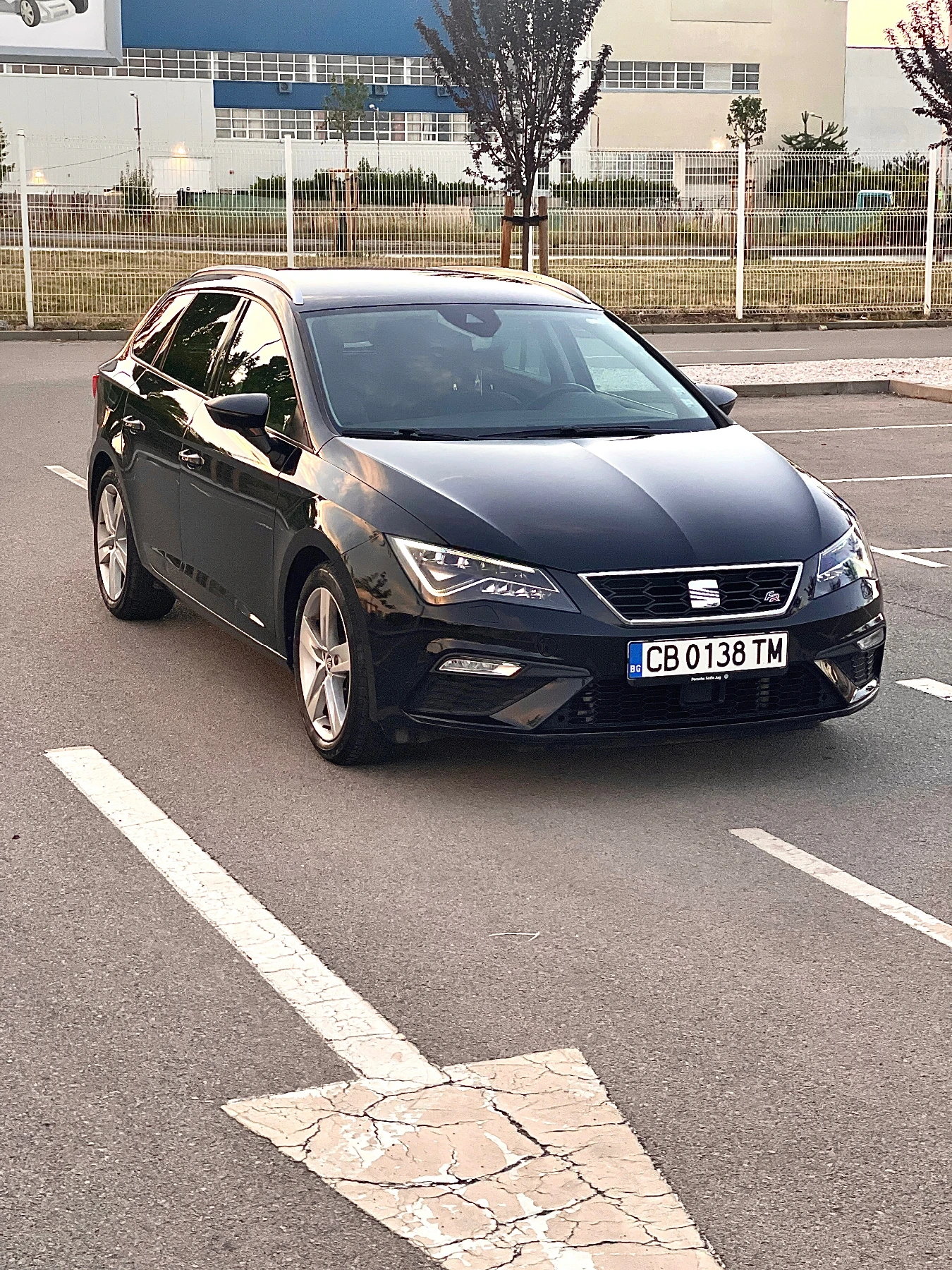 Seat Leon 1.5 FR, снимка 2 - Автомобили и джипове - 52317400