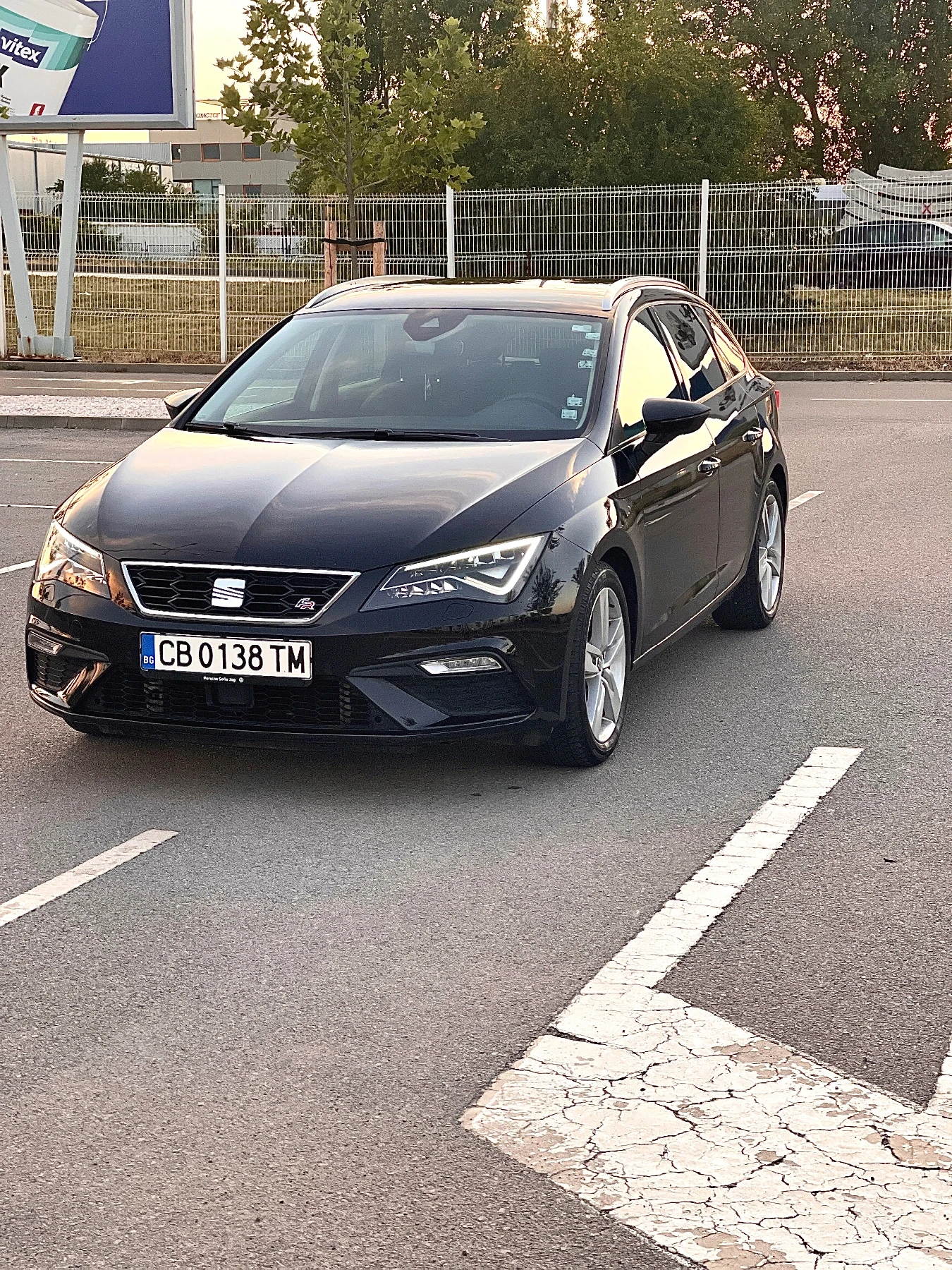 Seat Leon 1.5 FR, снимка 4 - Автомобили и джипове - 52317400