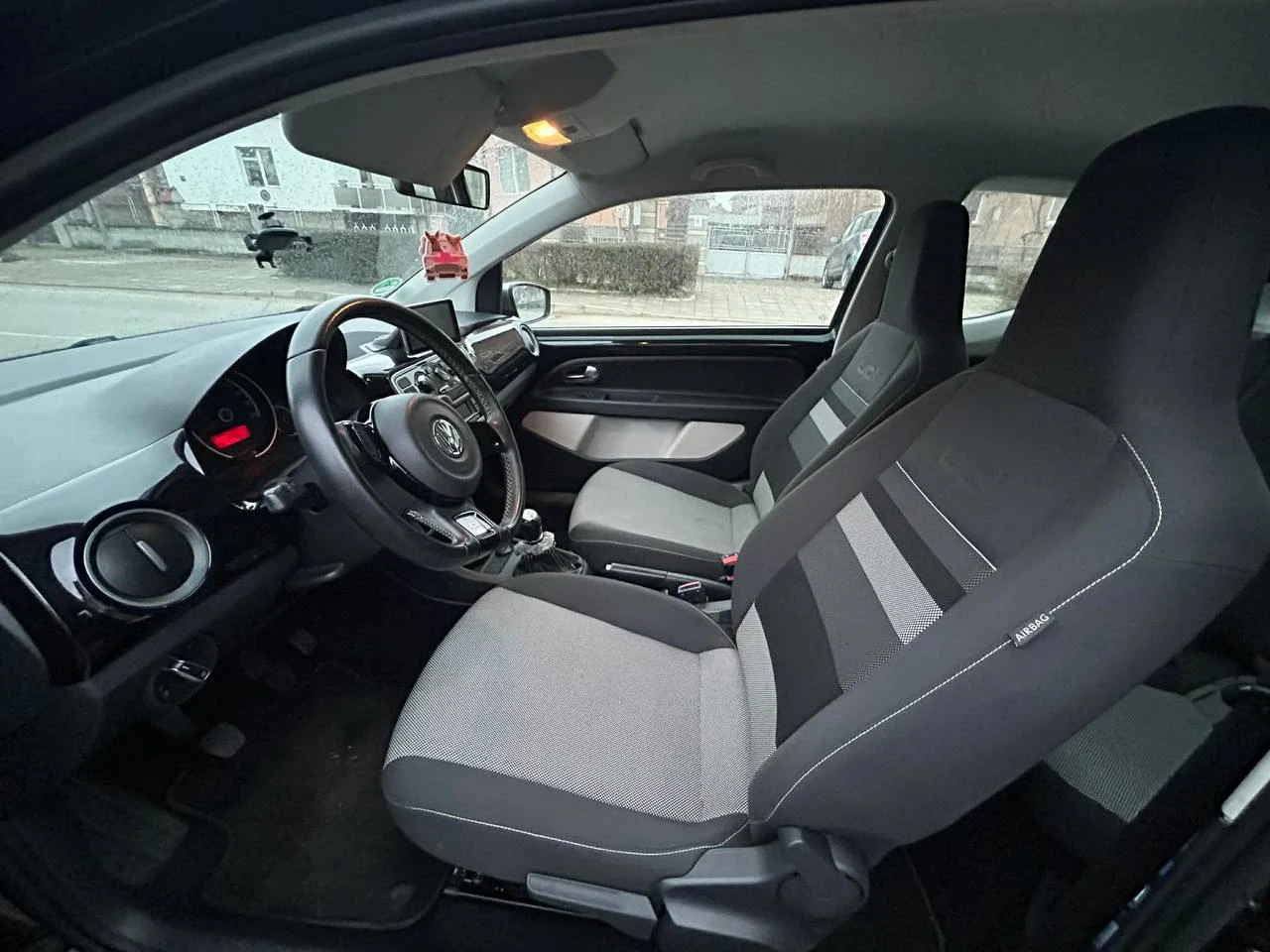 VW Up 1.0 - изображение 5