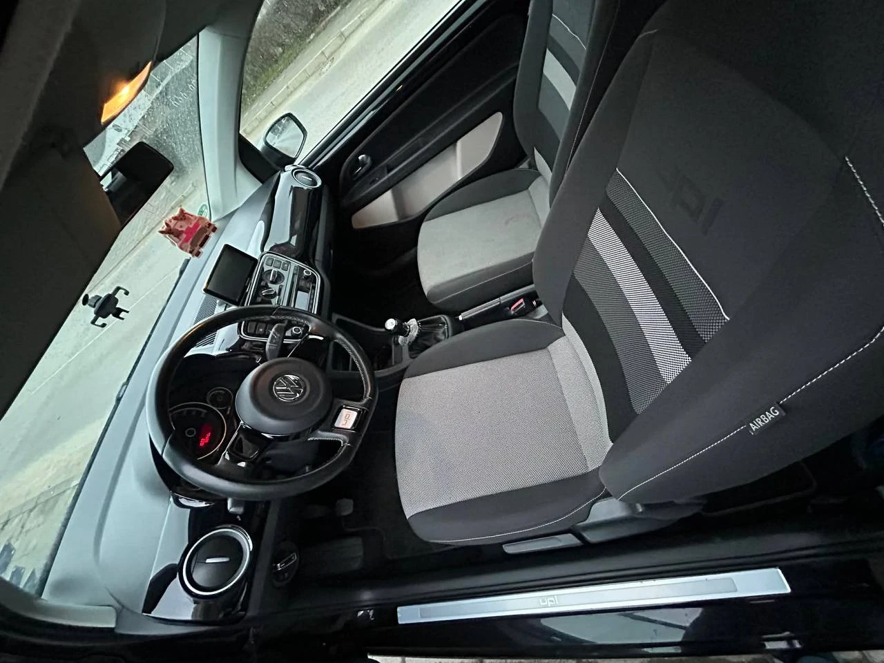 VW Up 1.0 - изображение 6