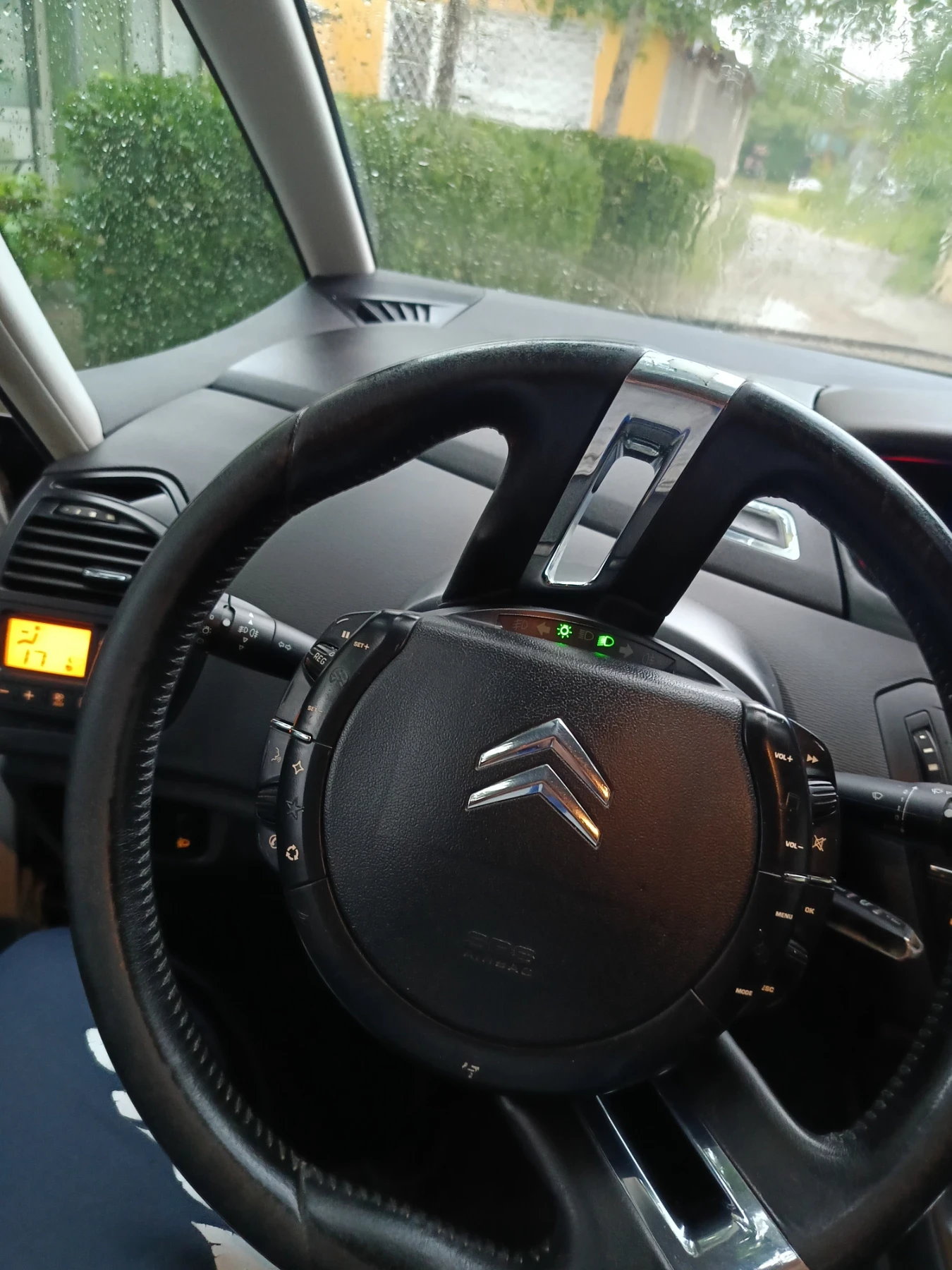 Citroen Grand C4 Picasso 1.6 hdi, снимка 9 - Автомобили и джипове - 54637401