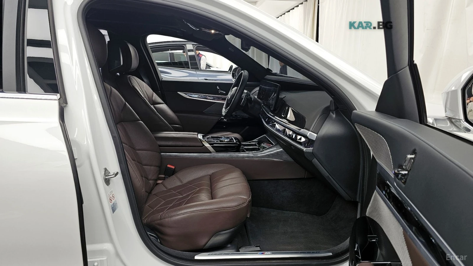 BMW 740 * M PACK* MAX* 360* Ambient Light* Head-up* ПАНО* , снимка 9 - Автомобили и джипове - 55102092