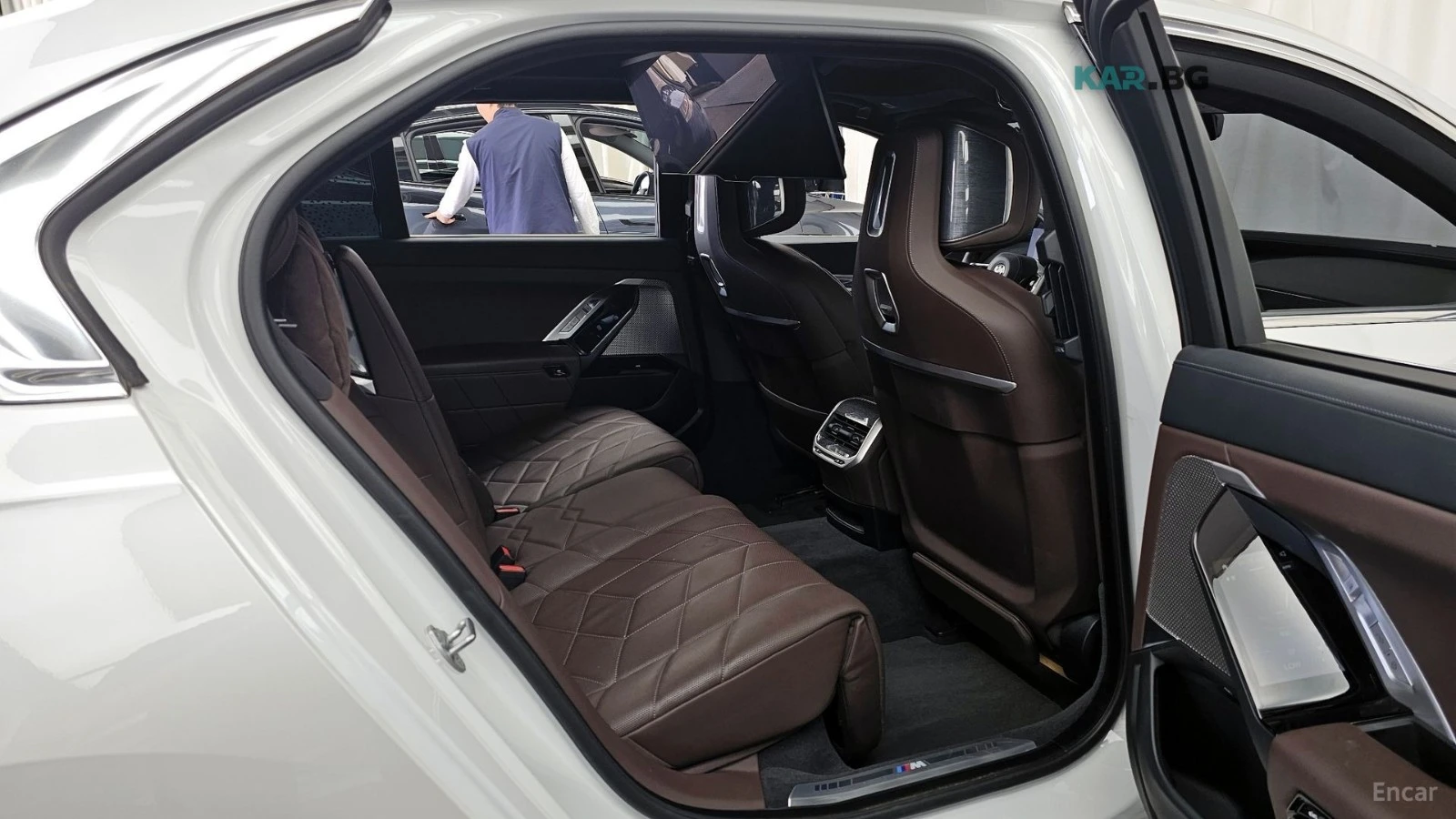 BMW 740 * M PACK* MAX* 360* Ambient Light* Head-up* ПАНО* , снимка 10 - Автомобили и джипове - 55102092