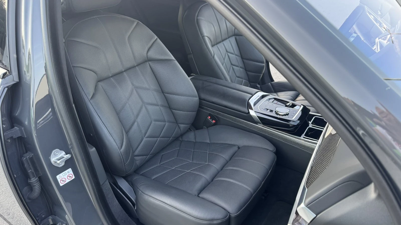 BMW 740 xDrive* MSportPRO* IconicGlow* B&W* Carbon* HuD, снимка 12 - Автомобили и джипове - 55195281