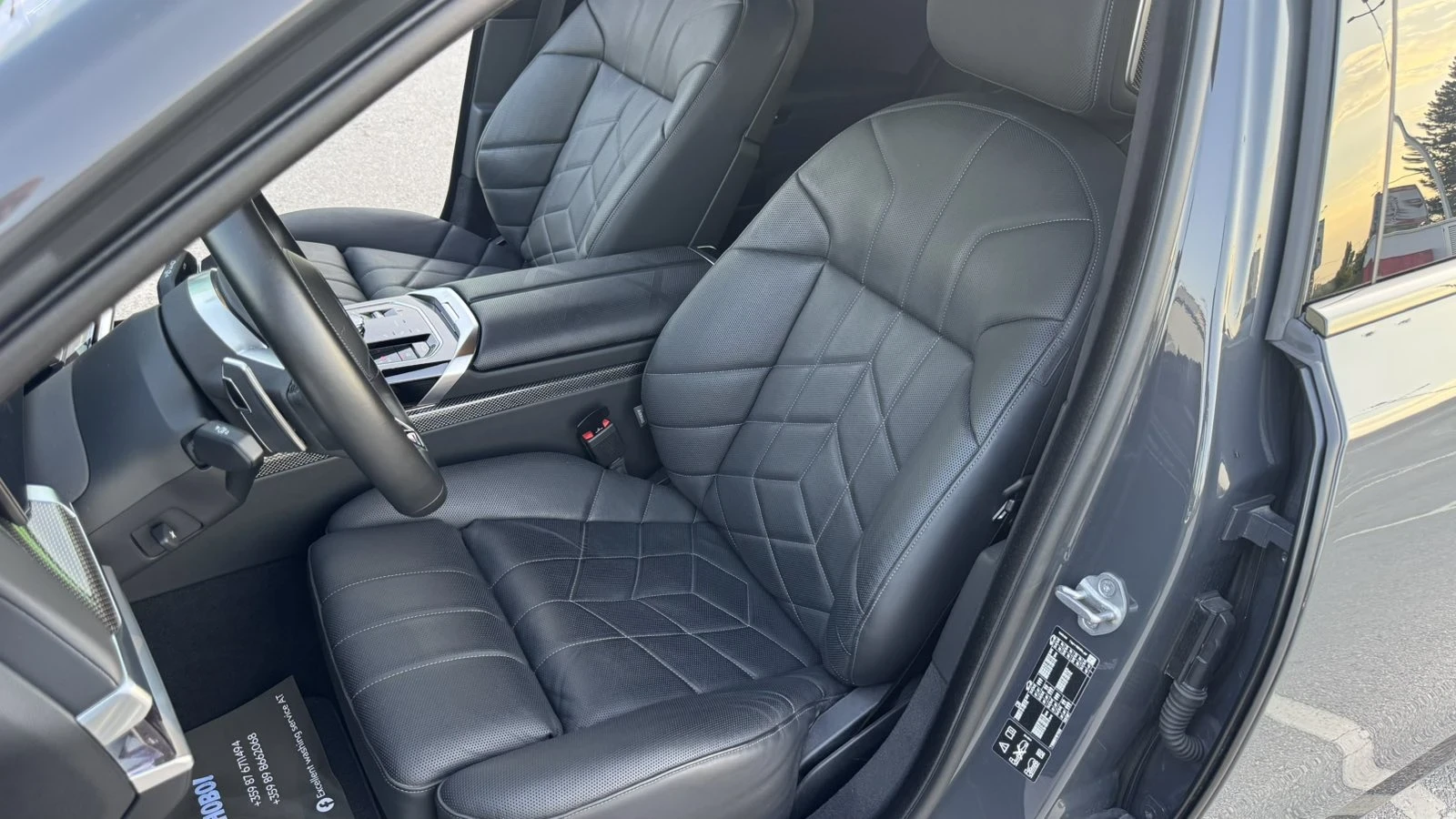 BMW 740 xDrive* MSportPRO* IconicGlow* B&W* Carbon* HuD, снимка 11 - Автомобили и джипове - 55195281