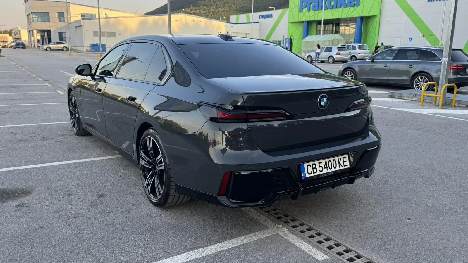 BMW 740 xDrive* MSportPRO* IconicGlow* B&W* Carbon* HuD, снимка 7 - Автомобили и джипове - 55195281