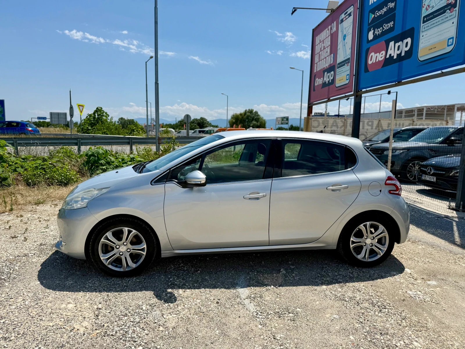Peugeot 208 1.4HDI, снимка 7 - Автомобили и джипове - 55360586