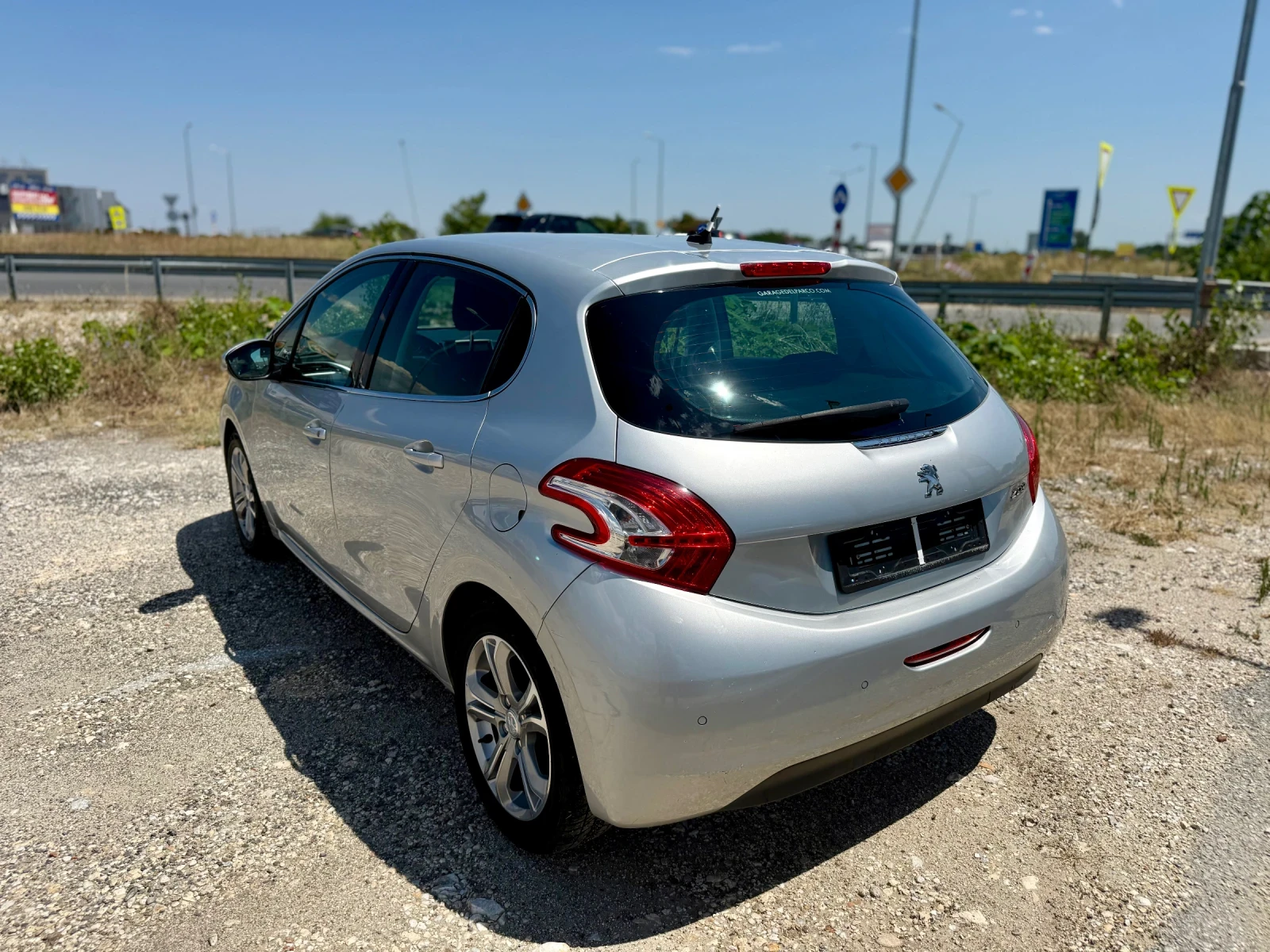 Peugeot 208 1.4HDI, снимка 6 - Автомобили и джипове - 55360586