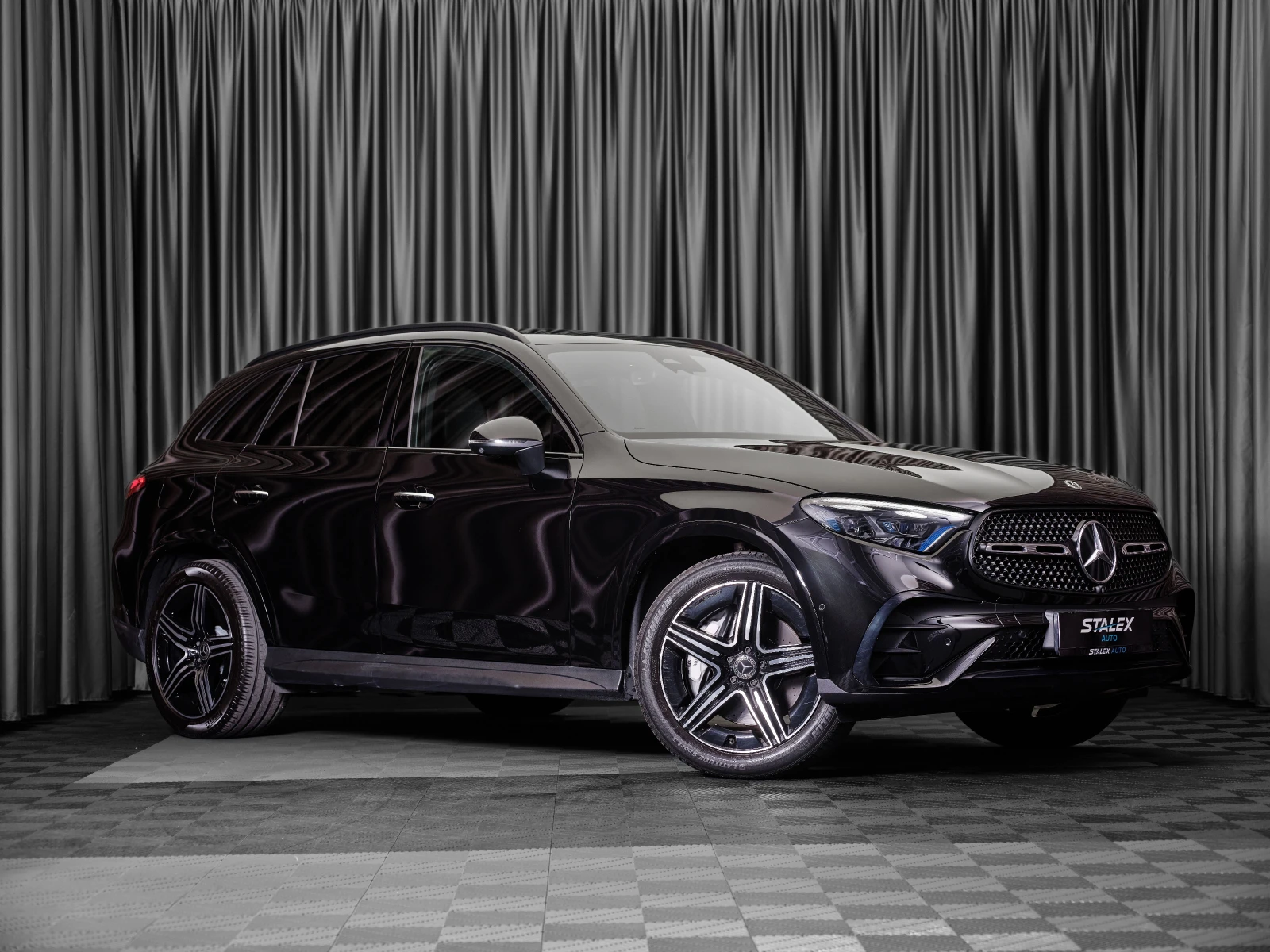 Mercedes-Benz GLC 200 4 MATIC / AMG LINE , снимка 3 - Автомобили и джипове - 56121694
