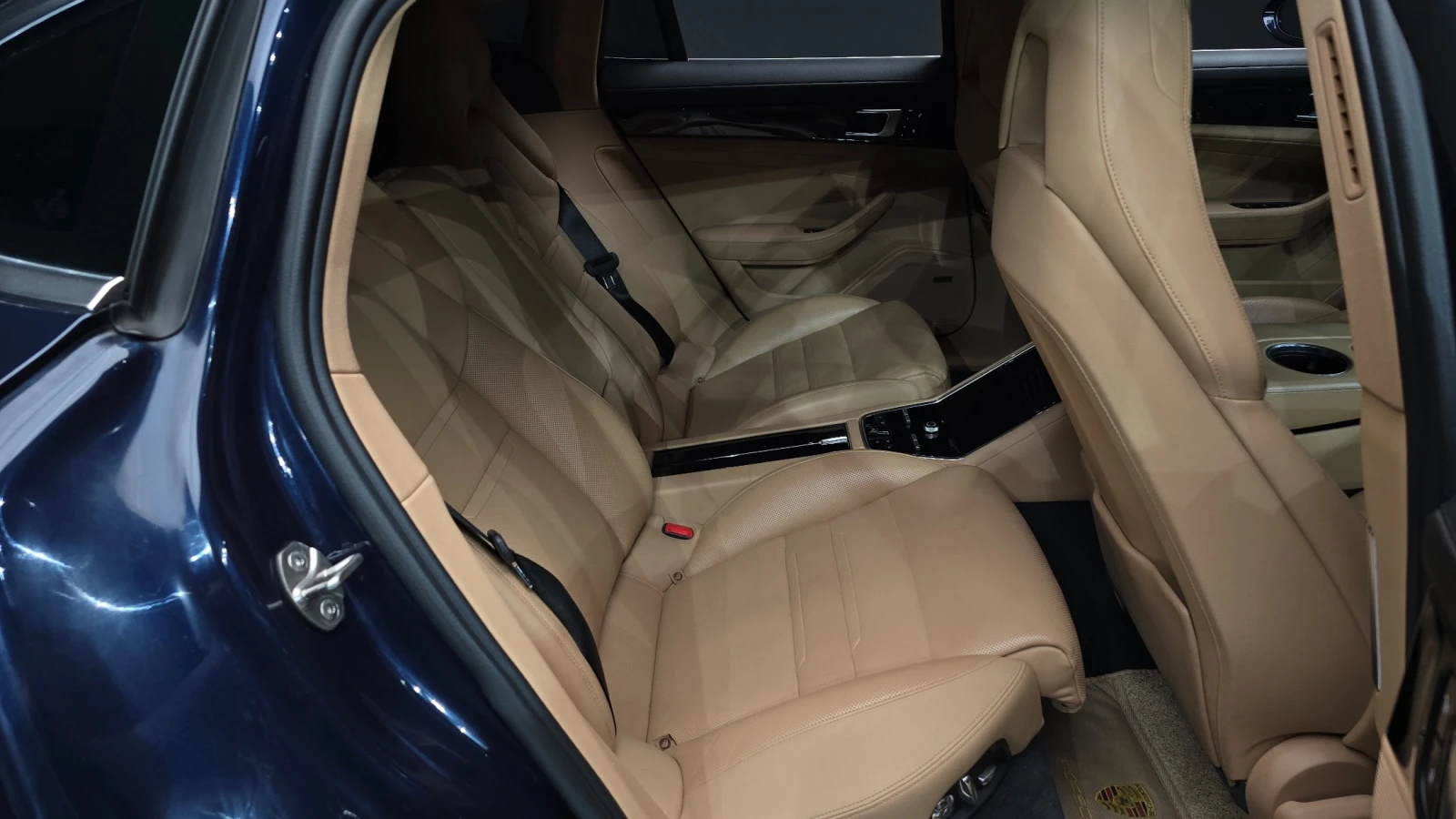 Porsche Panamera 2.9 4S | 4x4 | Кожа | 360  камера | Вентилация, снимка 11 - Автомобили и джипове - 56173899
