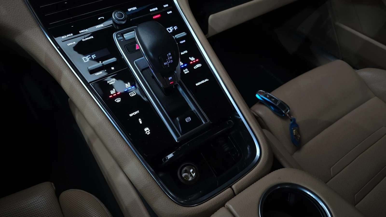 Porsche Panamera 2.9 4S | 4x4 | Кожа | 360  камера | Вентилация, снимка 9 - Автомобили и джипове - 56173899
