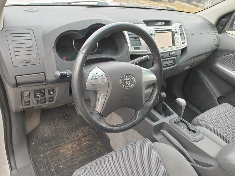 Toyota Hilux Автомат 3.0D4D, снимка 9 - Автомобили и джипове - 49355082