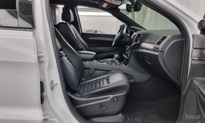 Jeep Grand cherokee, снимка 11 - Автомобили и джипове - 53206626