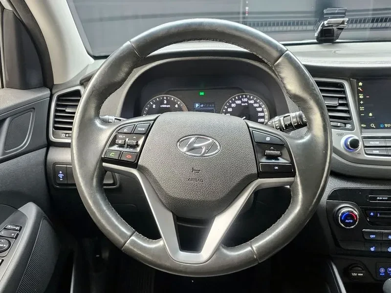 Hyundai Tucson 2.0 4WD MODERN, снимка 14 - Автомобили и джипове - 55558739