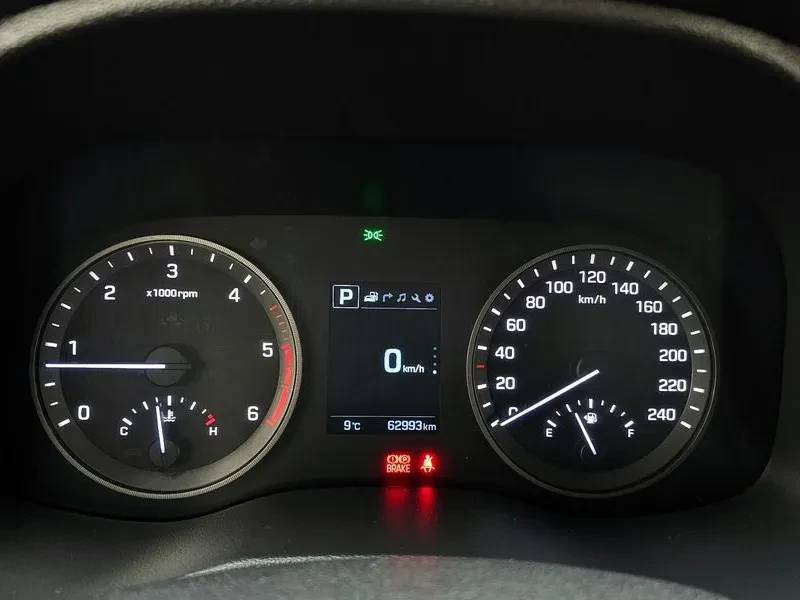 Hyundai Tucson 2.0 4WD MODERN, снимка 8 - Автомобили и джипове - 55558739