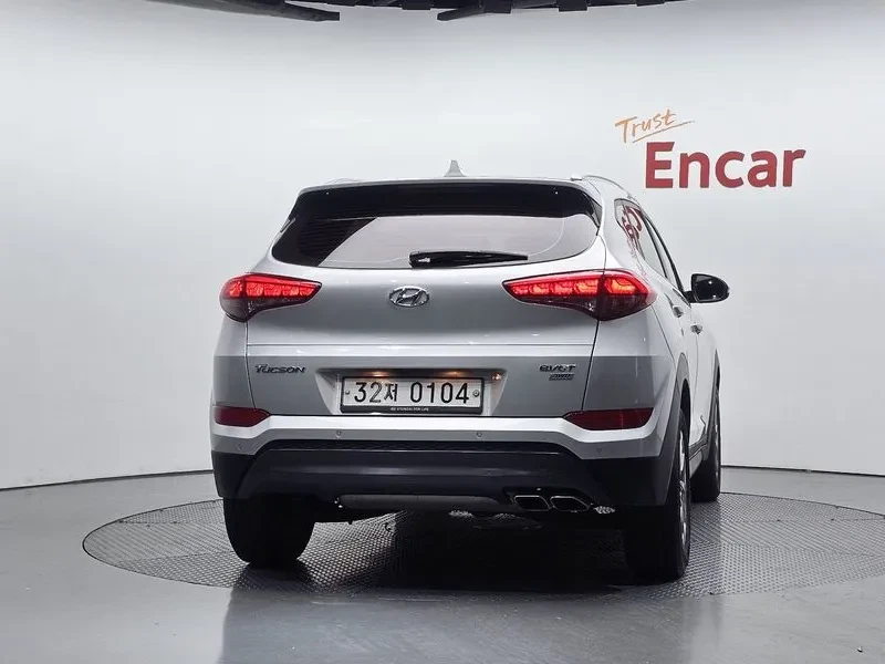 Hyundai Tucson 2.0 4WD MODERN, снимка 4 - Автомобили и джипове - 55558739