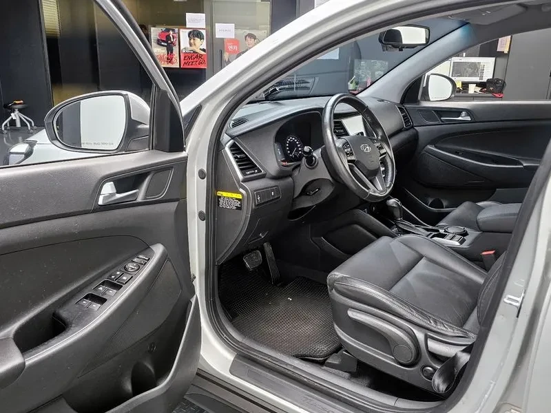 Hyundai Tucson 2.0 4WD MODERN, снимка 10 - Автомобили и джипове - 55558739