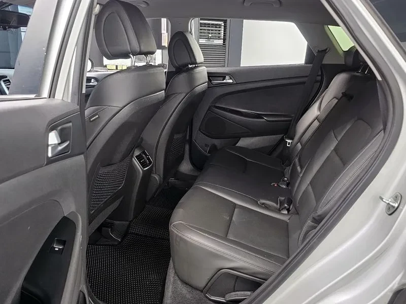 Hyundai Tucson 2.0 4WD MODERN, снимка 13 - Автомобили и джипове - 55558739