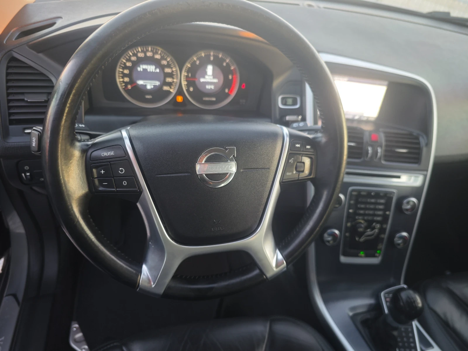 Volvo XC60 2.4D D5 - изображение 8
