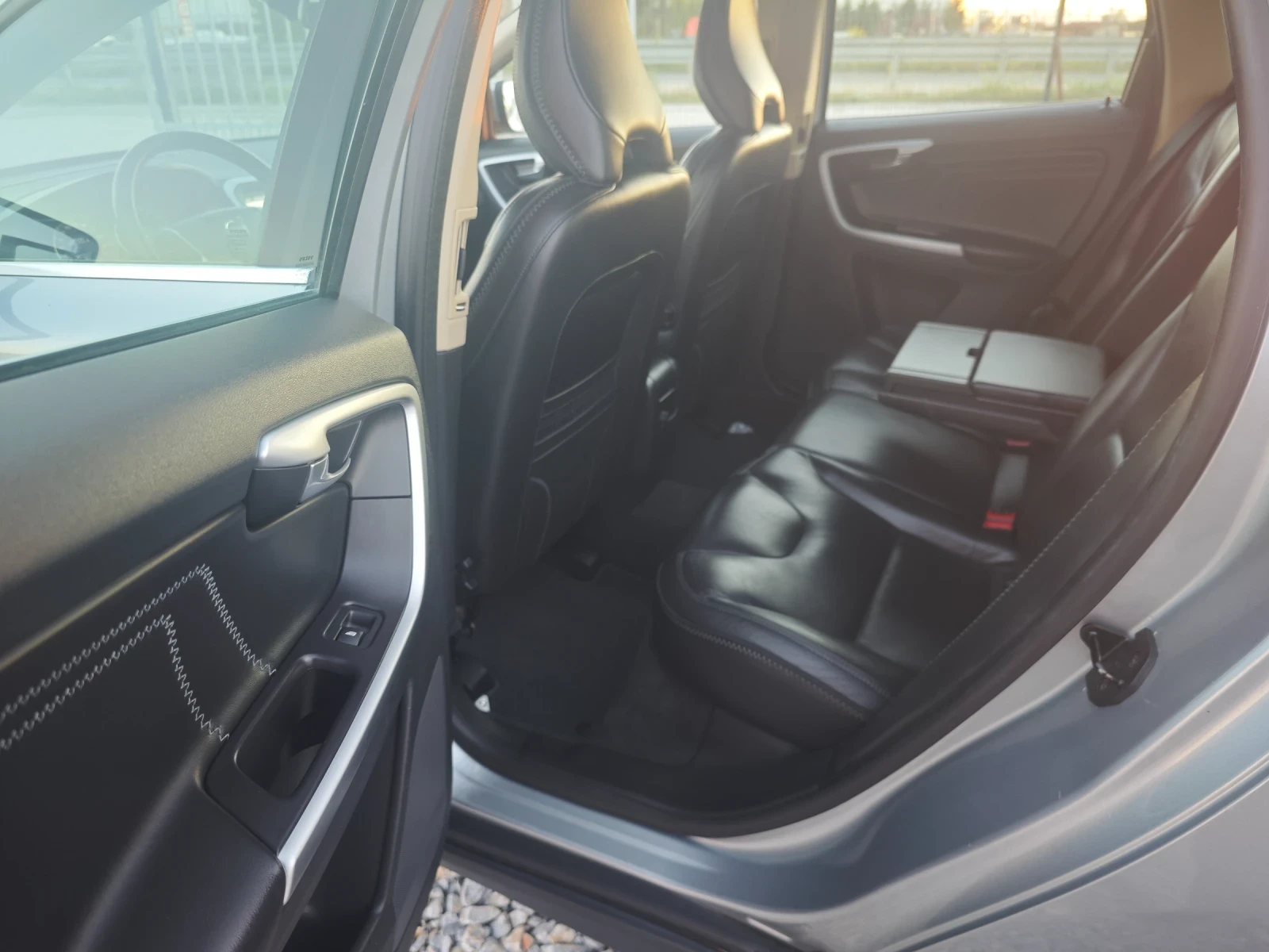 Volvo XC60 2.4D D5 - изображение 10