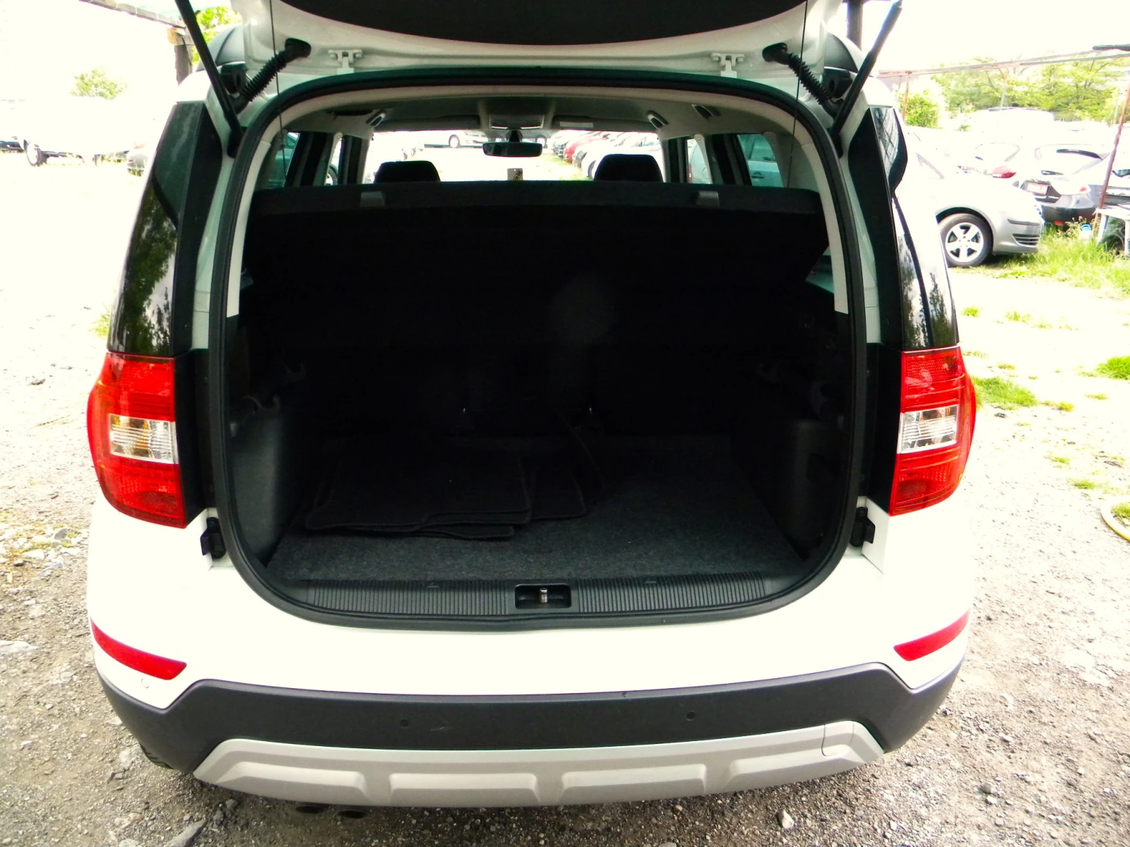 Skoda Yeti 2.0TDI* FACE LIFT* КАТО НОВА* EURO6B - изображение 8