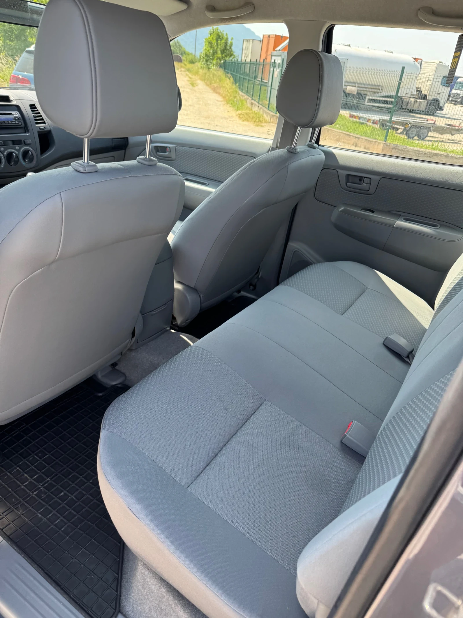 Toyota Hilux 2.5D4D KLIMA - изображение 9