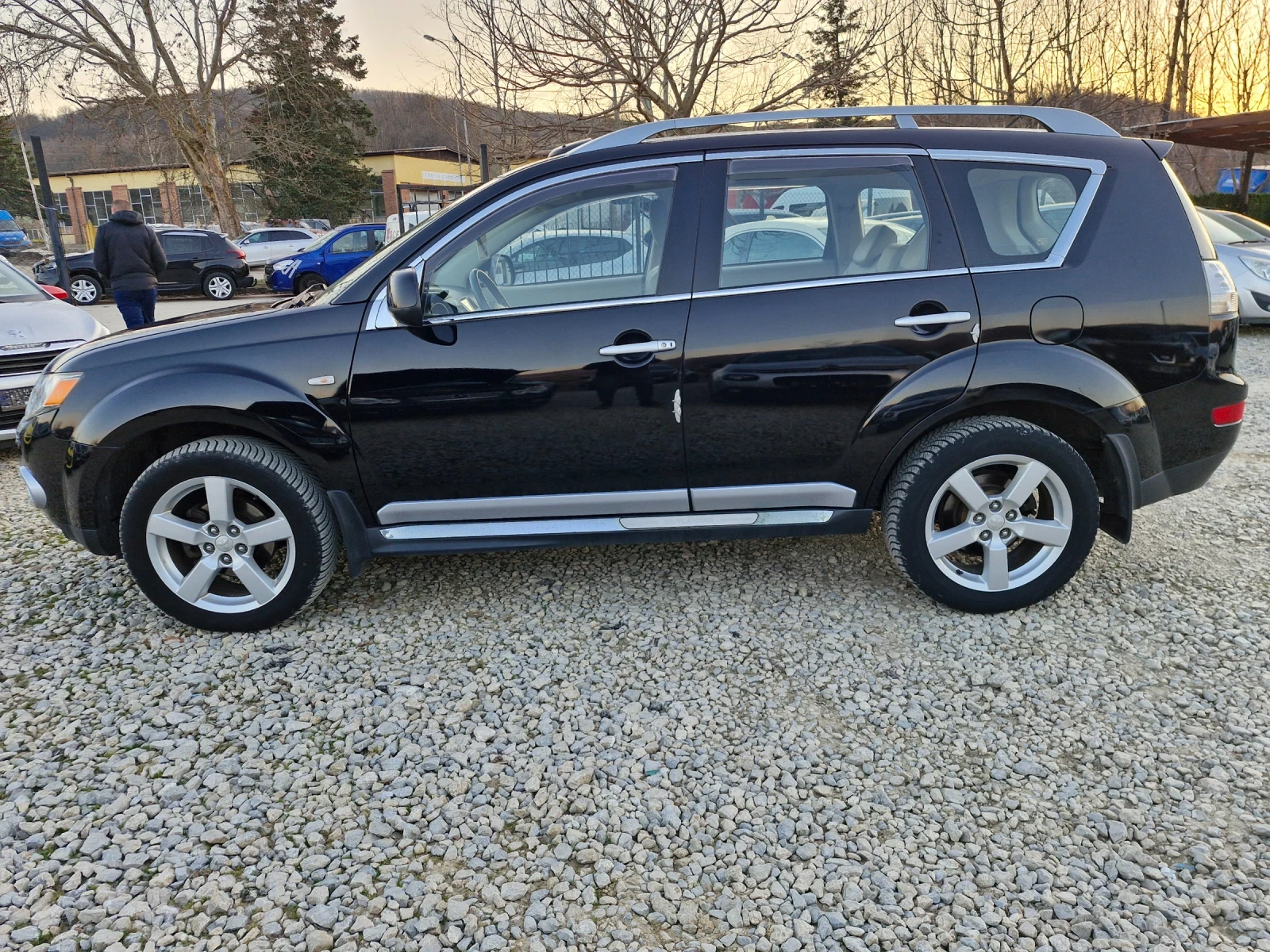 Mitsubishi Outlander 170* AC* NAVI* PDC* КОЖА* XENON* TUV* AUT-4* 4, снимка 2 - Автомобили и джипове - 53604194