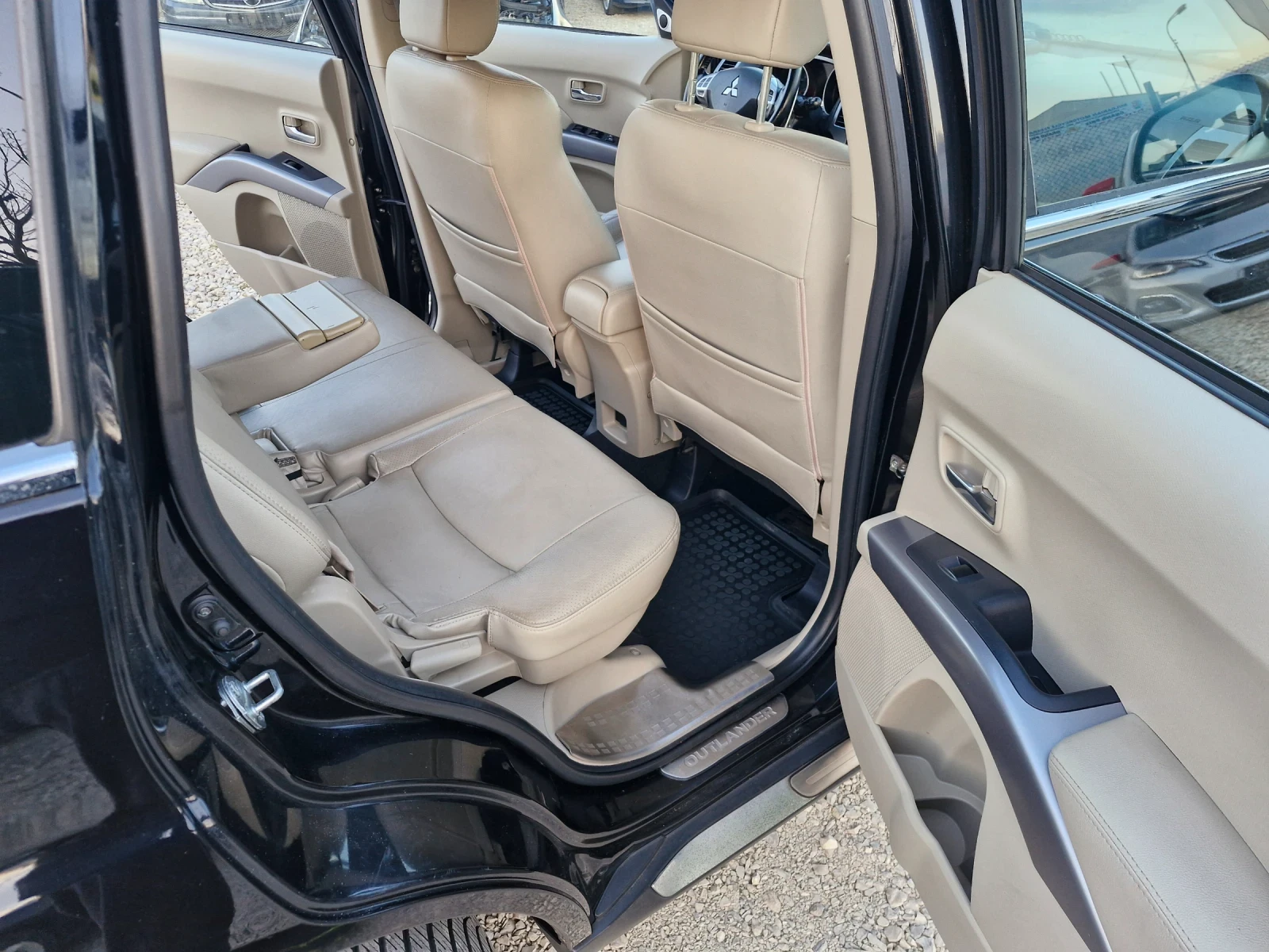 Mitsubishi Outlander 170* AC* NAVI* PDC* КОЖА* XENON* TUV* AUT-4* 4, снимка 11 - Автомобили и джипове - 53604194