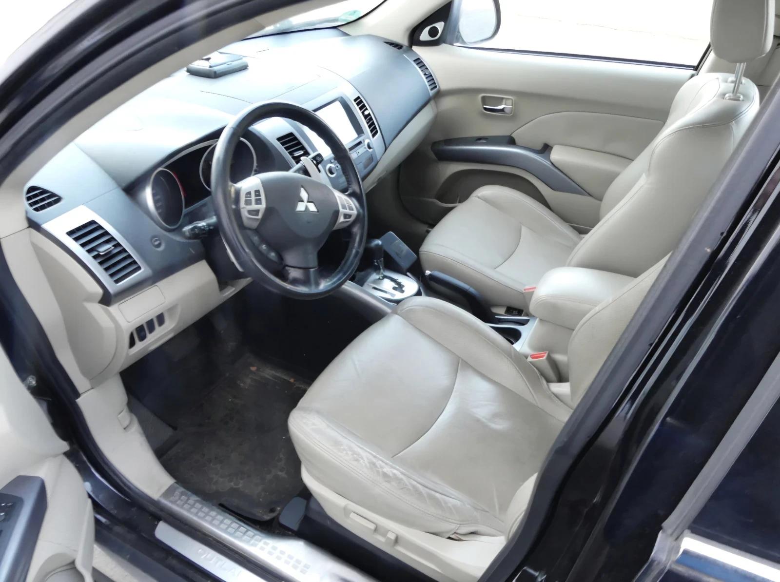 Mitsubishi Outlander 2, 4* 170* AC* NAVI* PDC* КОЖА* TUV* AUT-4* 4 - изображение 6