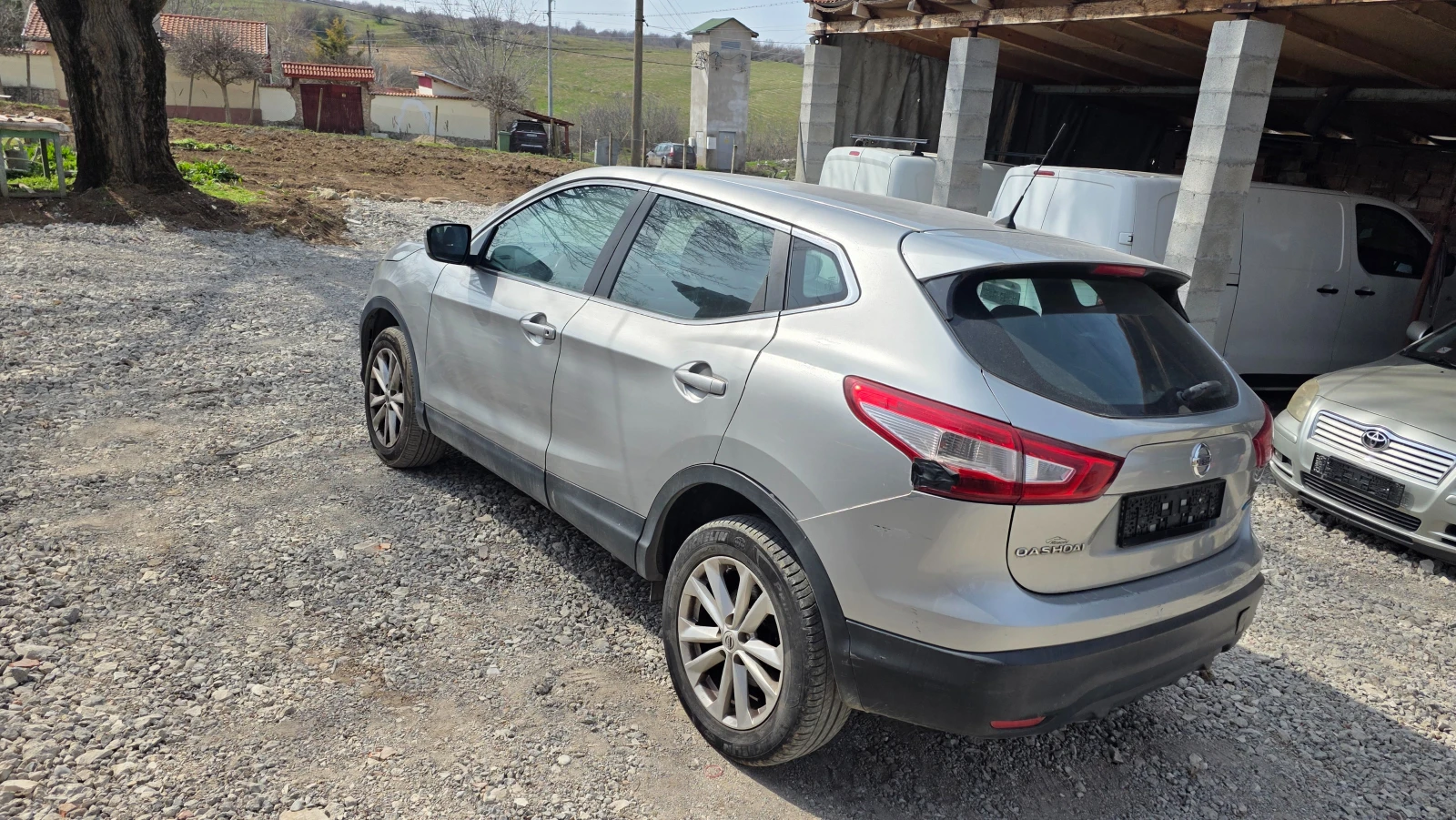 Nissan Qashqai 1.5dci, снимка 11 - Автомобили и джипове - 53879788
