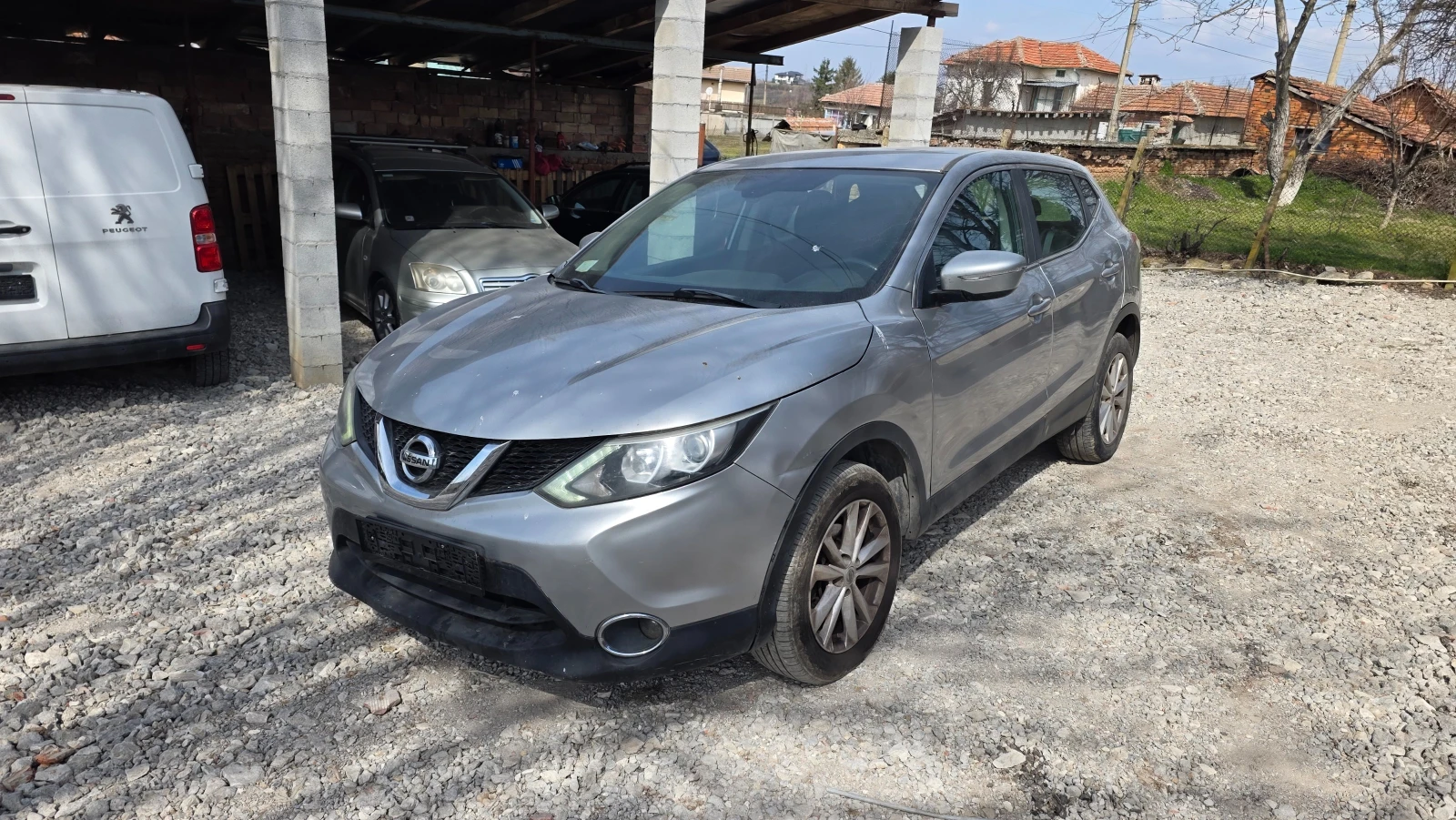 Nissan Qashqai 1.5dci, снимка 15 - Автомобили и джипове - 53879788