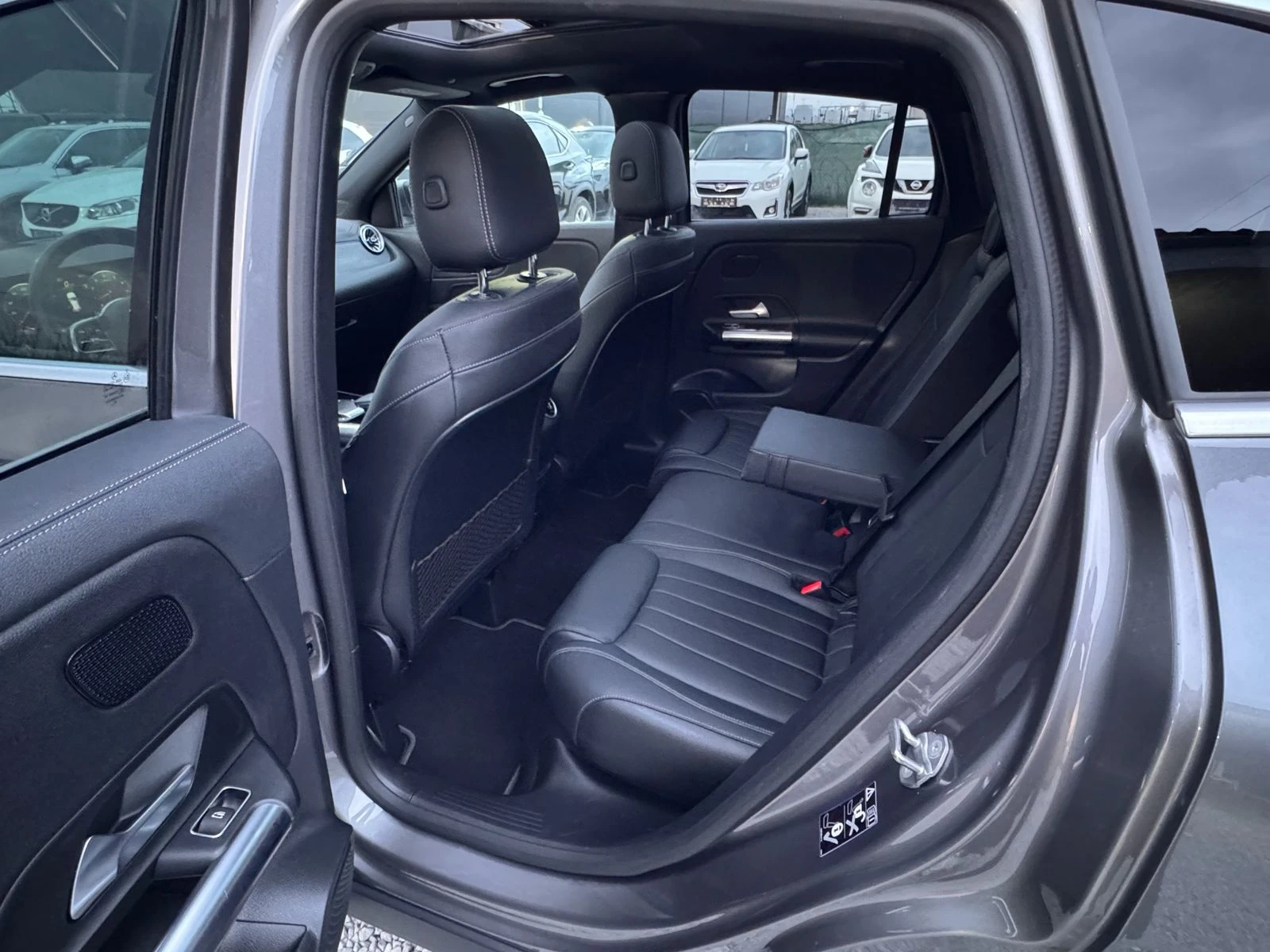 Mercedes-Benz GLA 250AMG Panorama Distr Keyless Head-up Cam360, снимка 6 - Автомобили и джипове - 54062629