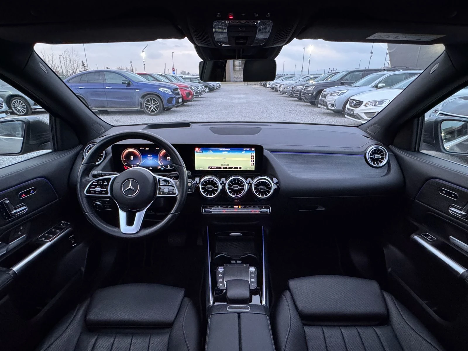 Mercedes-Benz GLA 250AMG Panorama Distr Keyless Head-up Cam360, снимка 8 - Автомобили и джипове - 54062629