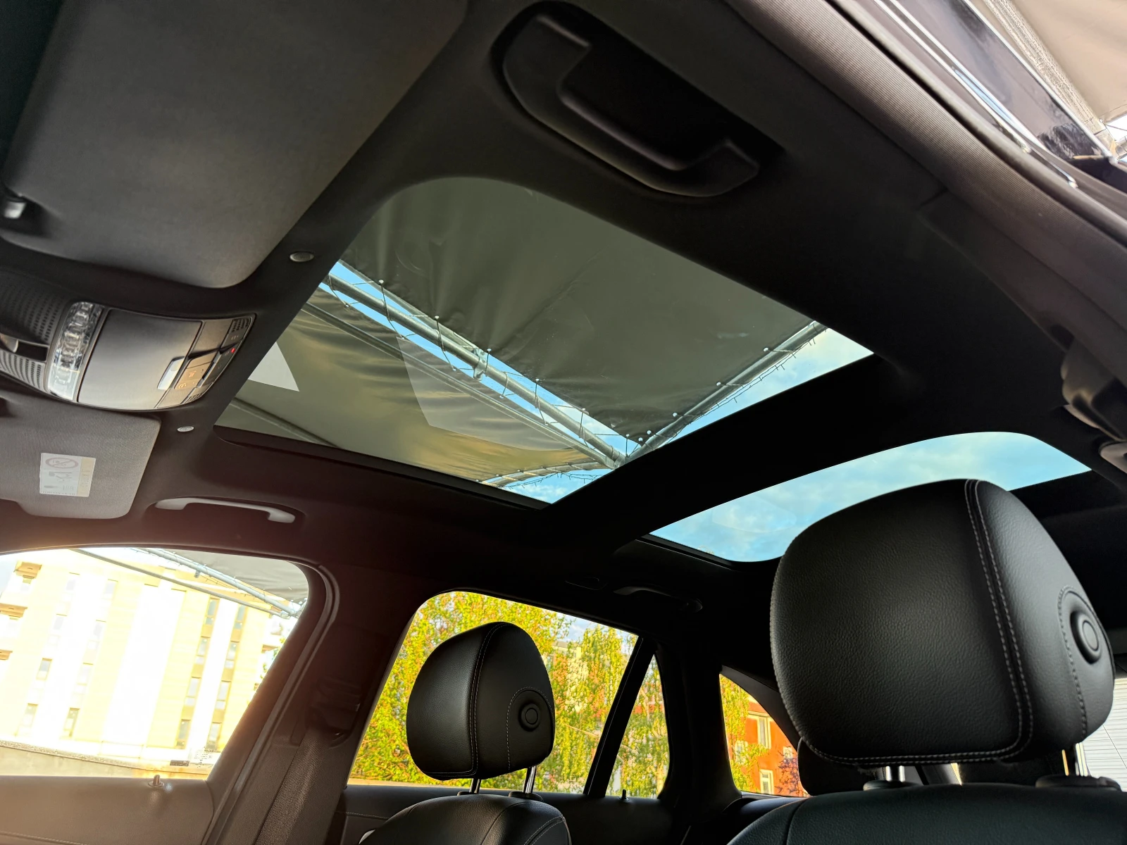 Mercedes-Benz GLC 220 d Digital / Burmester / Panorama / Distronic / 360, снимка 14 - Автомобили и джипове - 54570814
