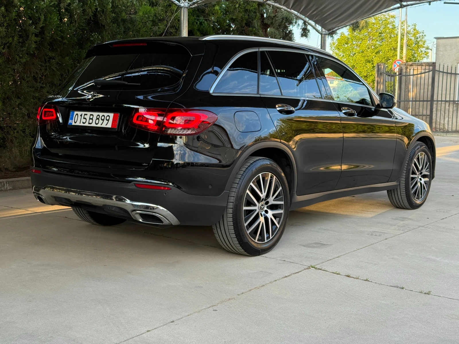 Mercedes-Benz GLC 220 d Digital / Burmester / Panorama / Distronic / 360, снимка 6 - Автомобили и джипове - 54570814