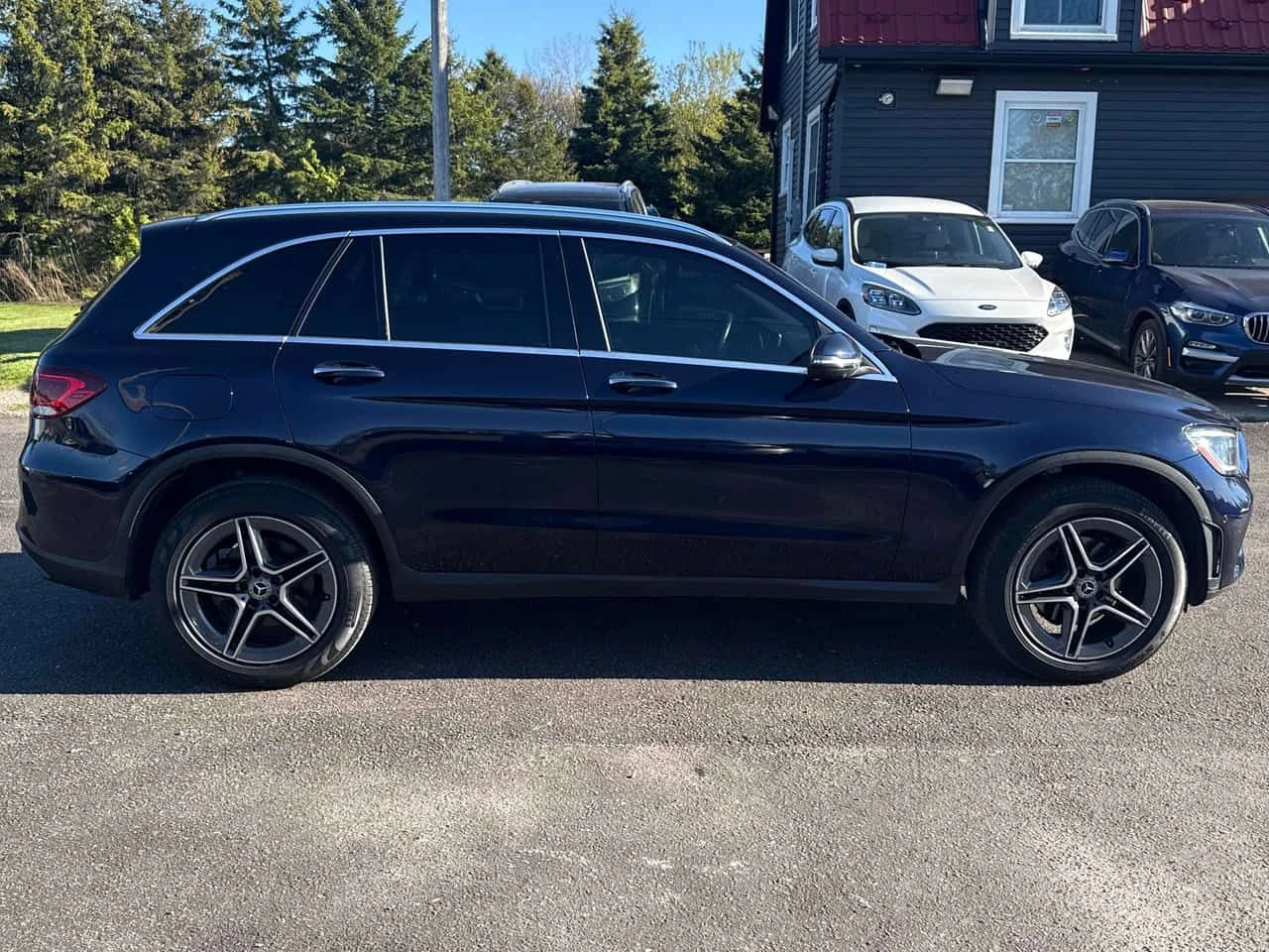 Mercedes-Benz GLC 300 /ПАНОРАМА/ДИСТРОНИК/360/АВТОКРЕДИТ, снимка 3 - Автомобили и джипове - 54682654
