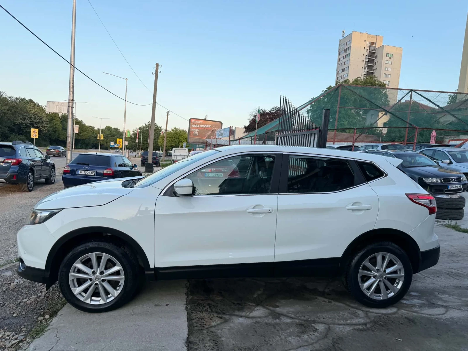 Nissan Qashqai 1.5 Dci Италия като НОВА, снимка 8 - Автомобили и джипове - 55436025