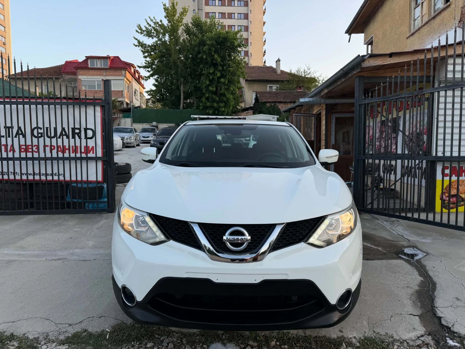 Nissan Qashqai 1.5 Dci Италия като НОВА, снимка 2 - Автомобили и джипове - 55436025