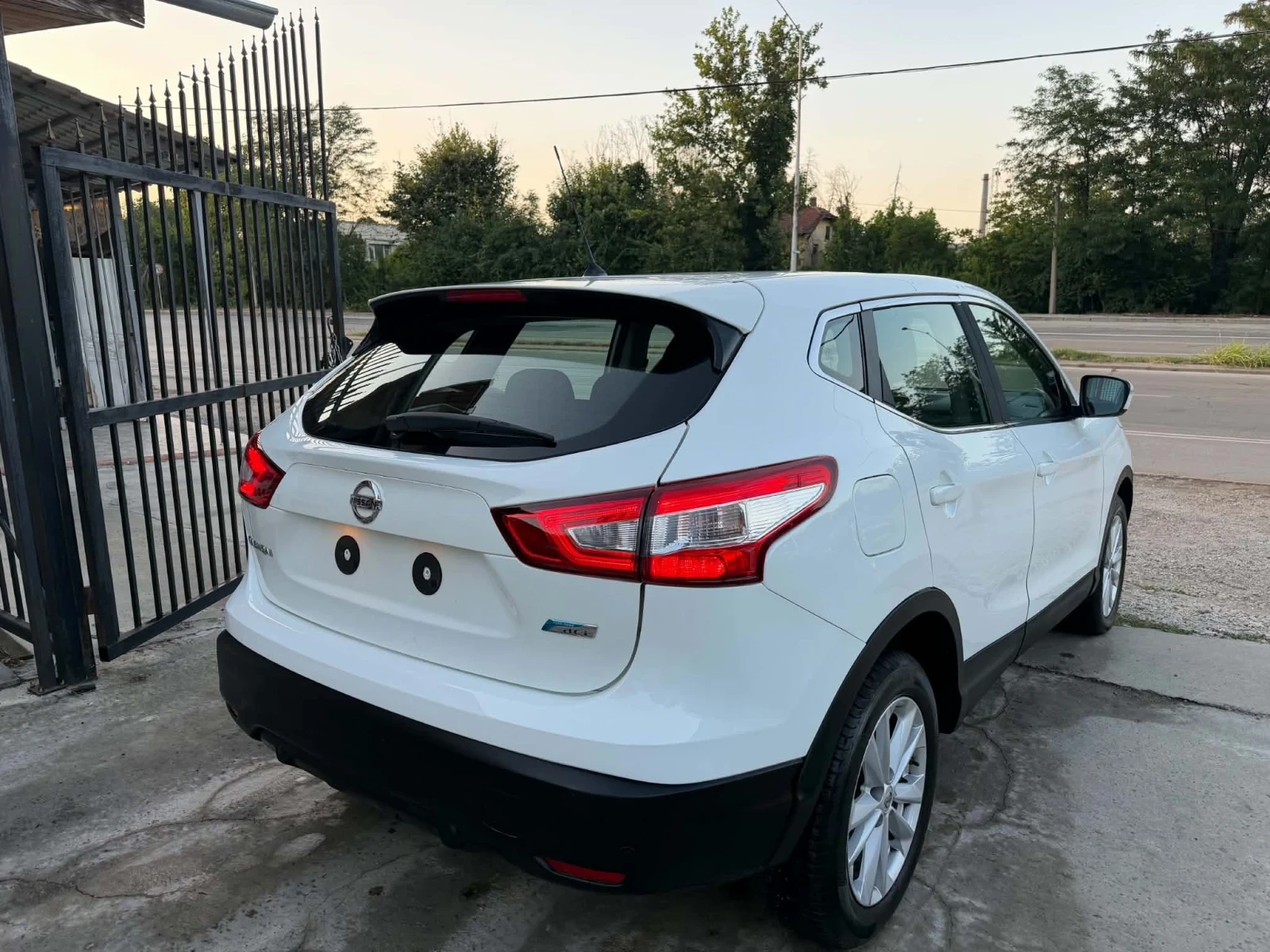 Nissan Qashqai 1.5 Dci Италия като НОВА, снимка 5 - Автомобили и джипове - 55436025