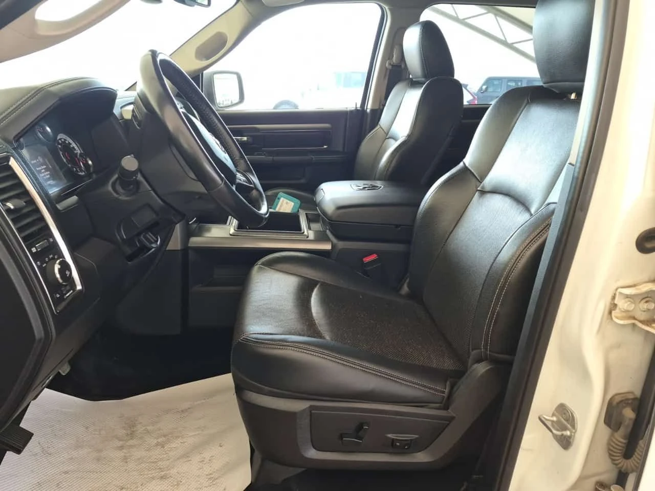 Dodge RAM 1500 * SPORT CREW CAB SHORT BED* АВТОКРЕДИТ * , снимка 5 - Автомобили и джипове - 55606822