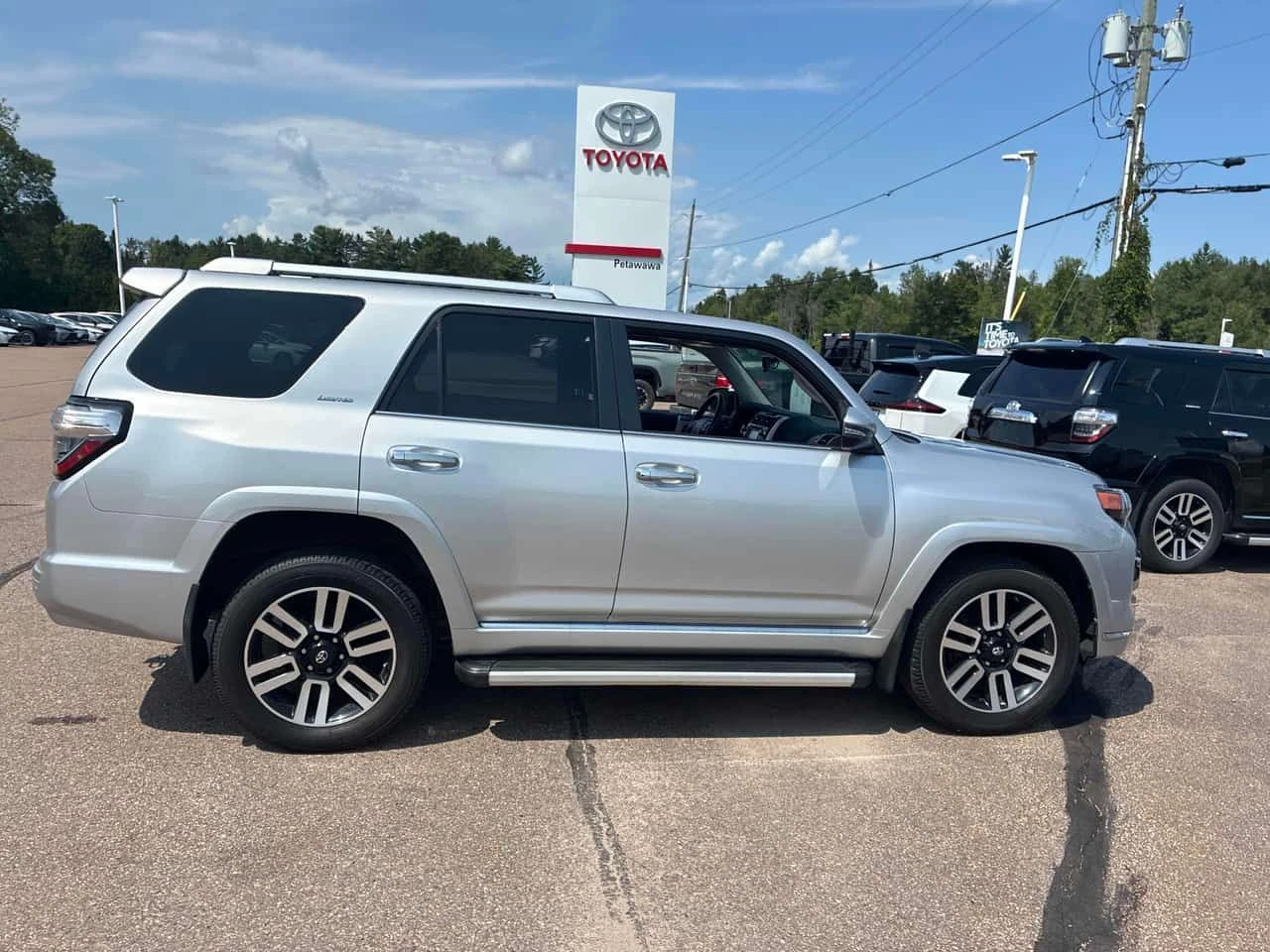 Toyota 4runner * 4WD * CARFAX * ОПЦИЯ ЗА ФИНАНСИРАНЕ, снимка 3 - Автомобили и джипове - 55668122