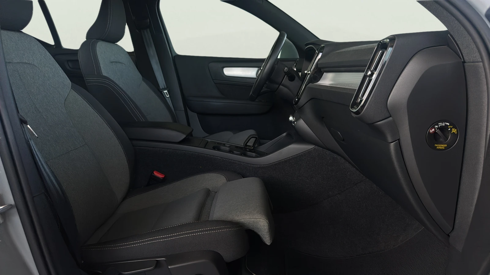 Volvo XC40 2.0L B3, снимка 8 - Автомобили и джипове - 55994834