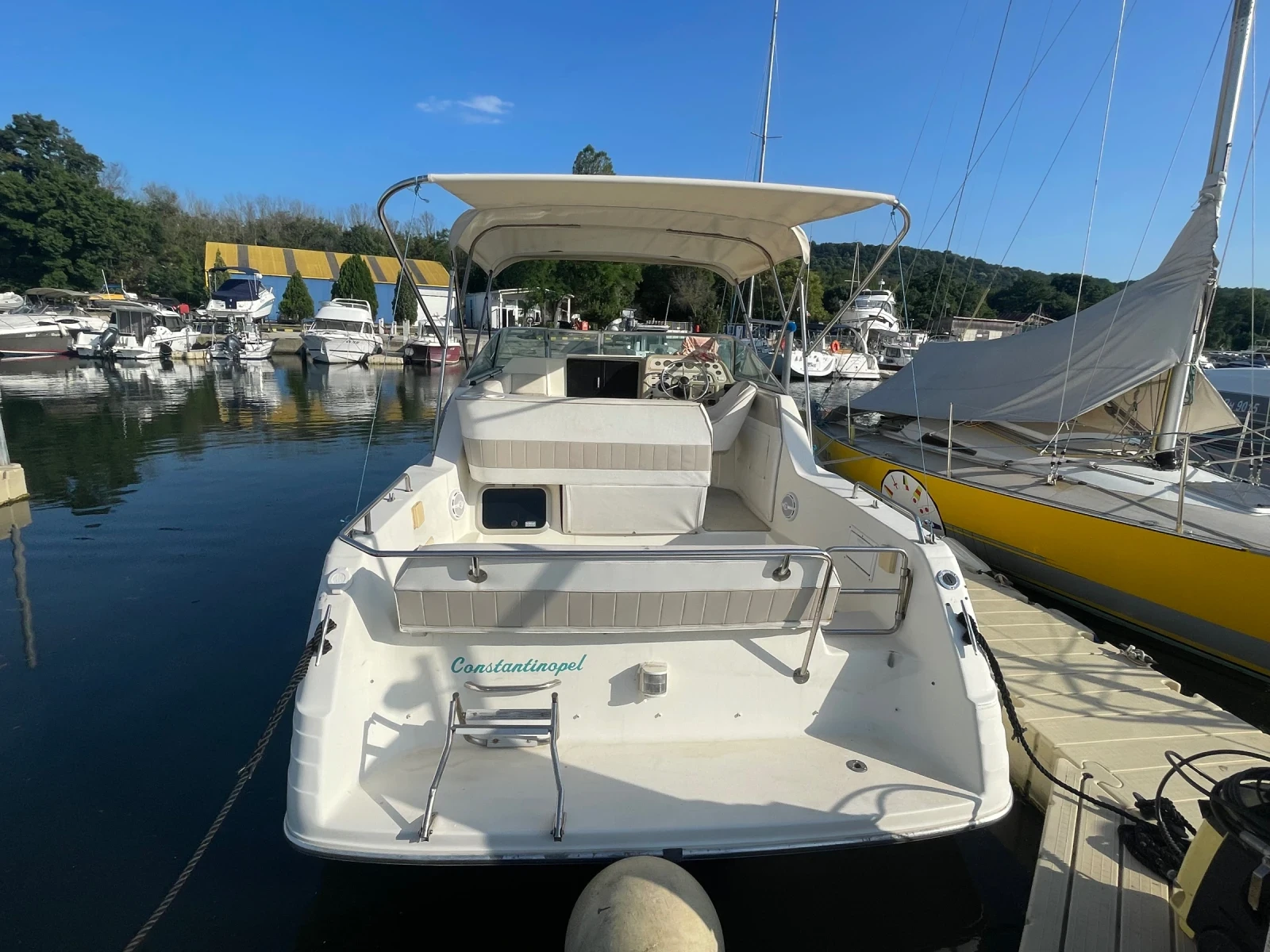 Моторна яхта Rinker Fiesta Vee 265 - изображение 2