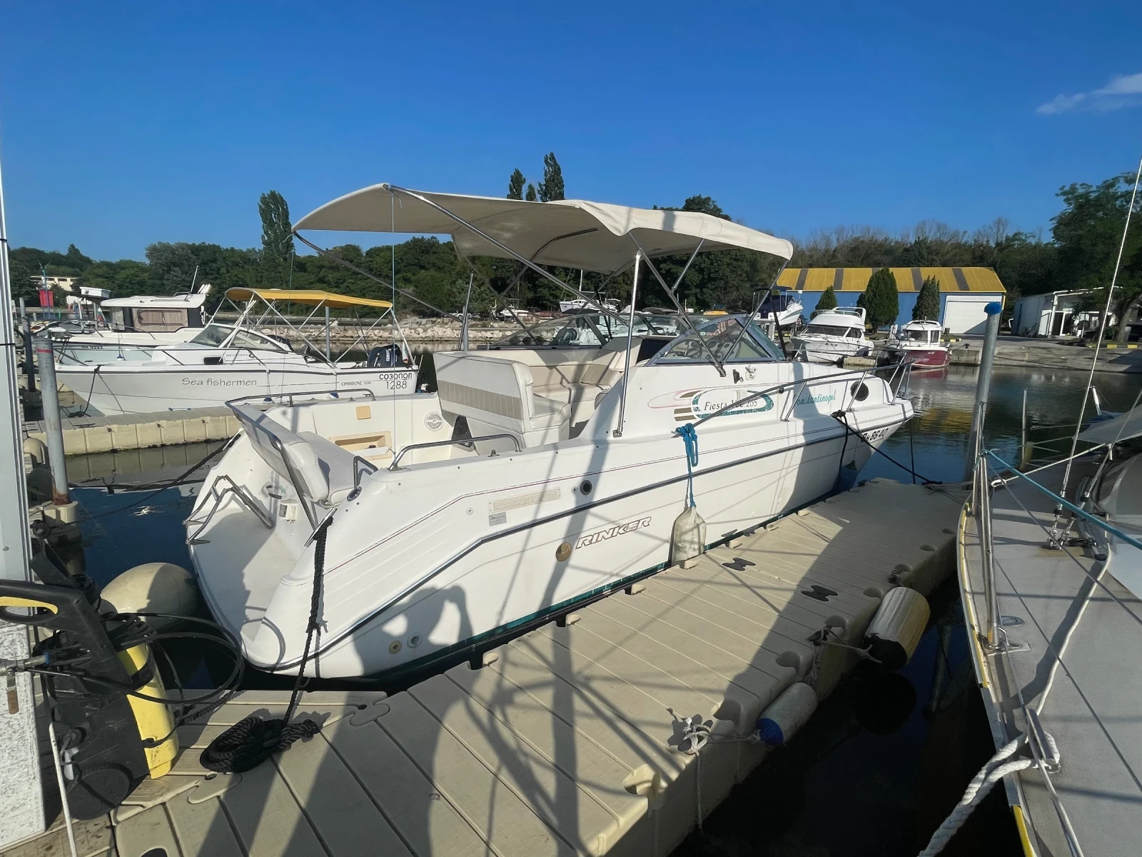 Моторна яхта Rinker Fiesta Vee 265 - изображение 4