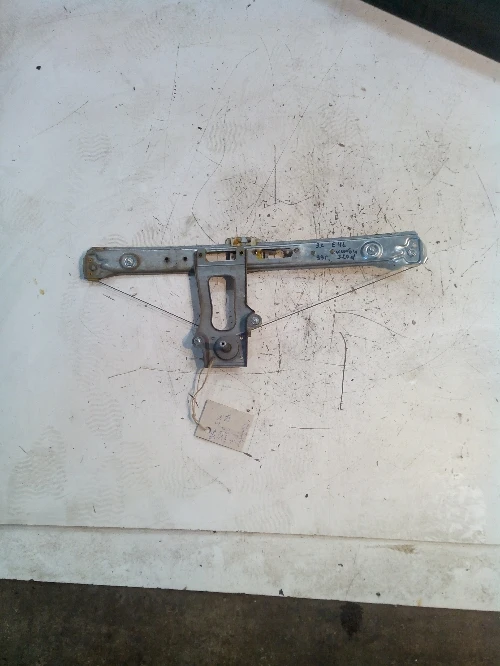 Задна лява ръчна машинка стъкло за БМВ Е46 320D комби,стъклоповдигач